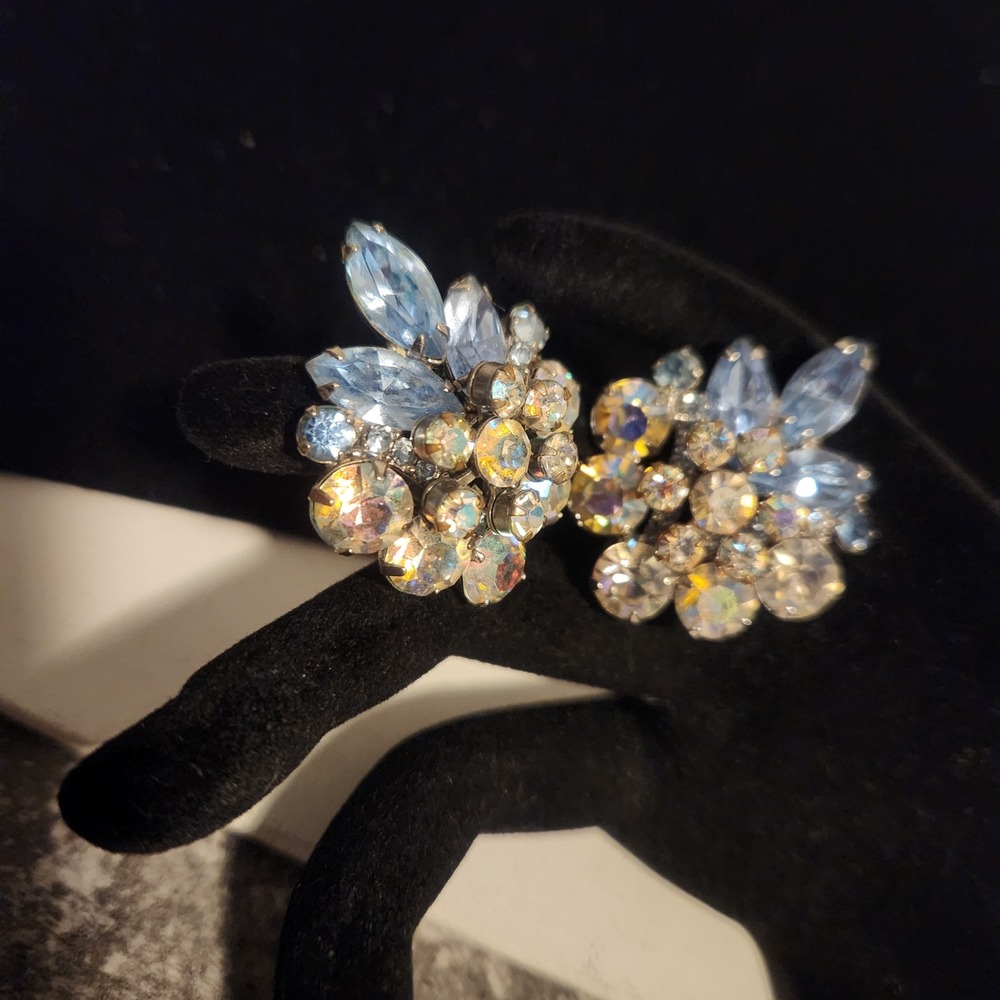 Vintage Aurora Borealis Blue Rhinestone Clip On Cluster Earrings Silver Tone - Picture 13 of 16